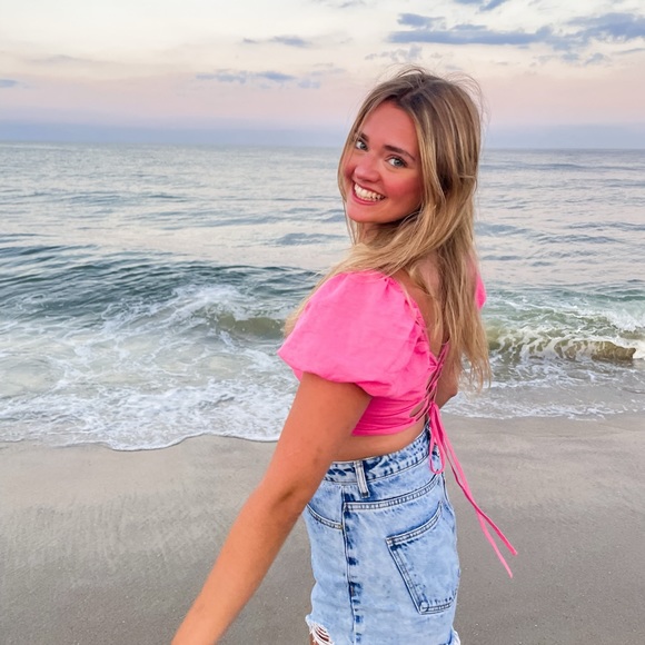 Meet your Posher, Caroline - Picture 1 of 1